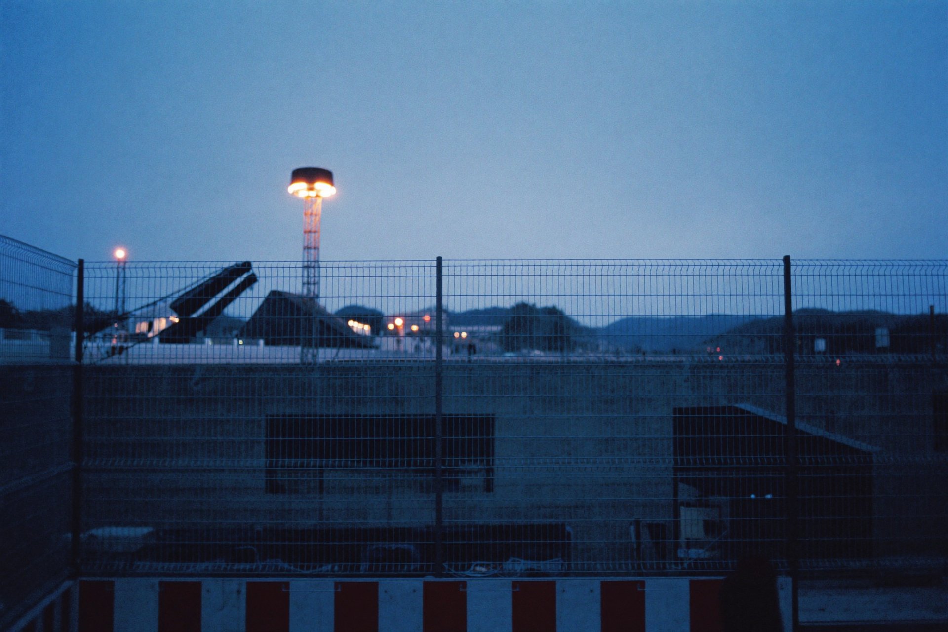 Baustelle in der Dämmerung