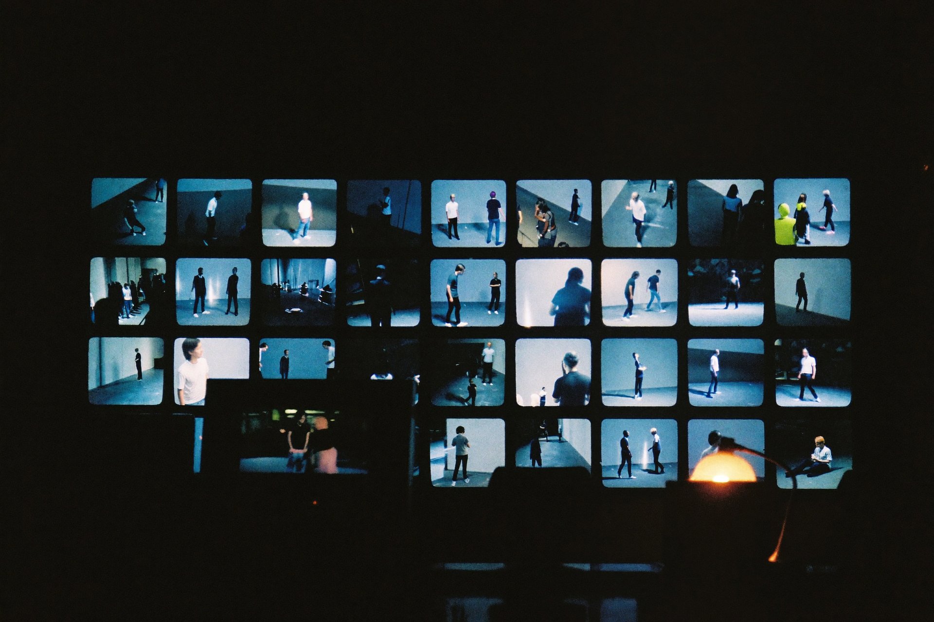 Leitstelle mit Monitoren